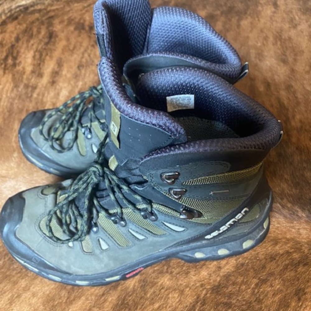 Salomon Hiking Boot Mens size 11 lightly used